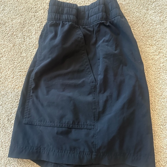 ATHLETA Wayfinder High Rise 5” Shorts - Picture 3 of 3